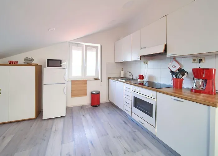 Milena By El-pi Tours Apartament