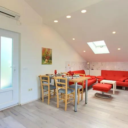 Apartment Milena By El-pi Tours