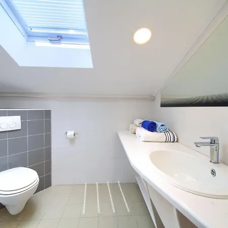 Milena By El-pi Tours Njivice