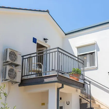 Milena By El-pi Tours * Njivice