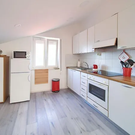 Milena By El-pi Tours Apartment